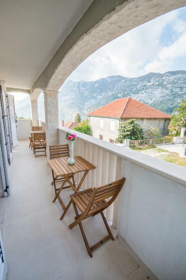 Hotel Queen Teuta Risan Exteriér fotografie