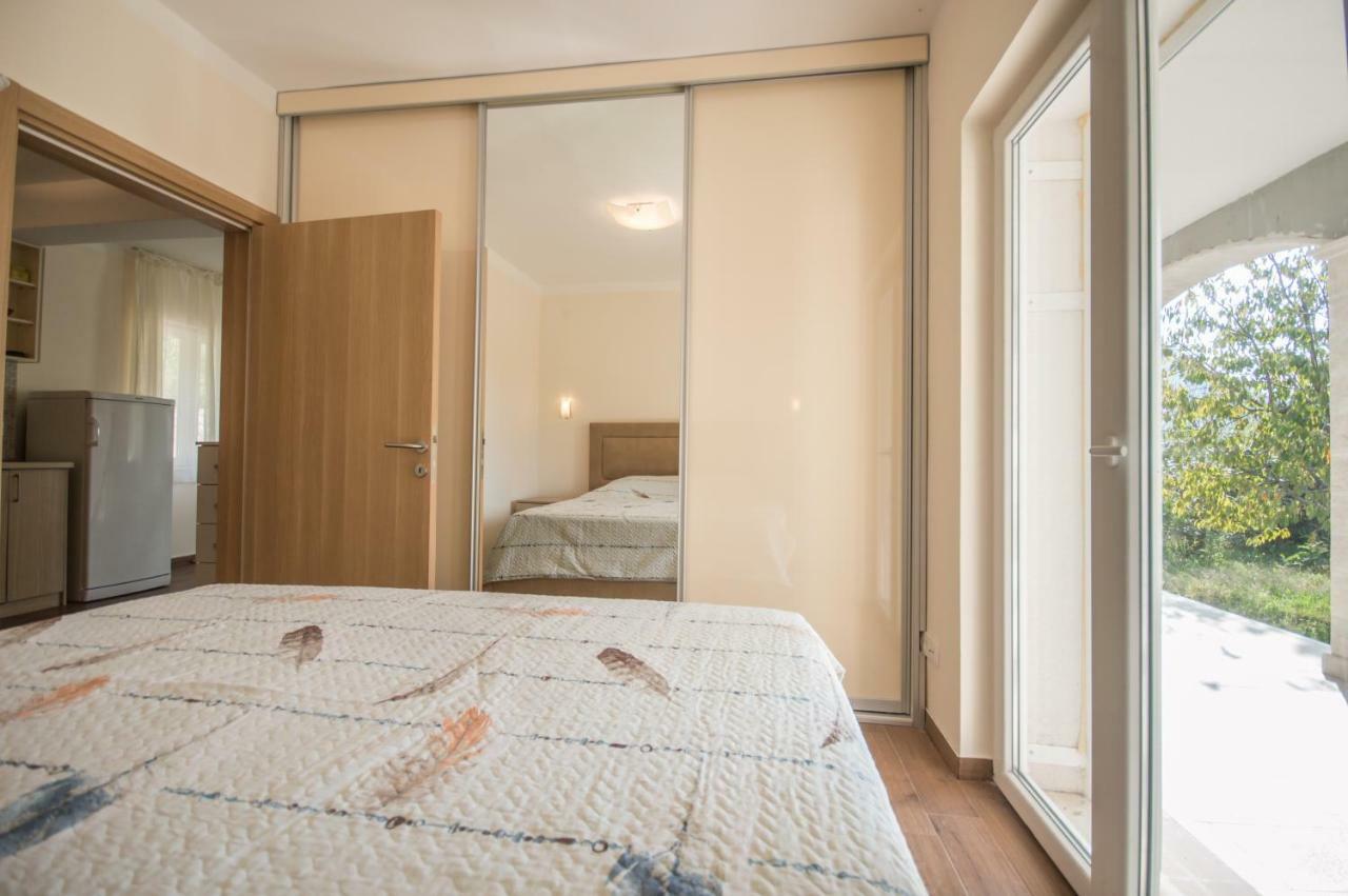 Hotel Queen Teuta Risan Exteriér fotografie